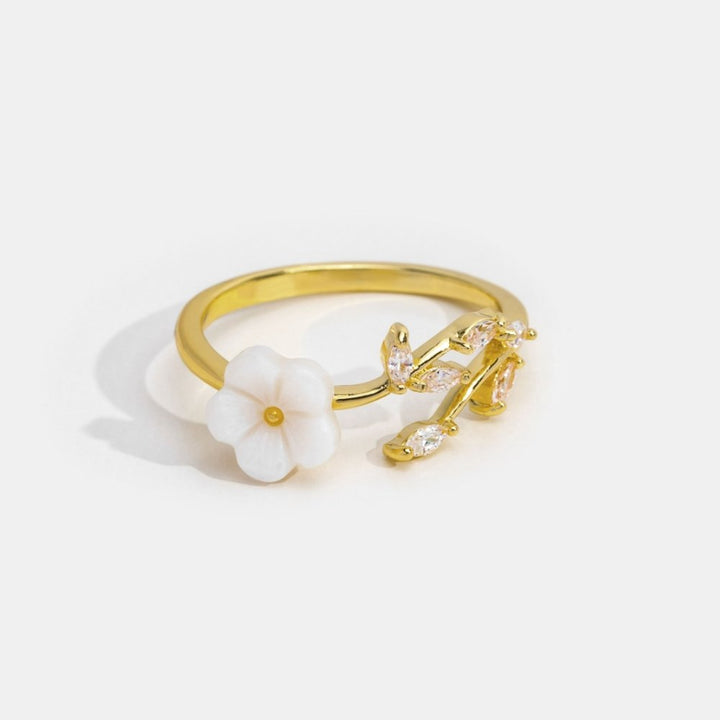 Estela - Ring with White Flowers